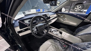 «Эффектный автомобиль, напоминает Мерседес-Бенц E-класс». Российский седан Chery Arrizo 8 засняли у дилера, впервые показан салон автомобиля